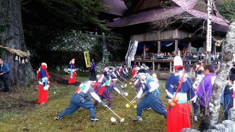 町の大人から子どもまで広く参加するお祭りです。