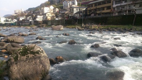 天ヶ瀬温泉街の真ん中を流れる玖珠川